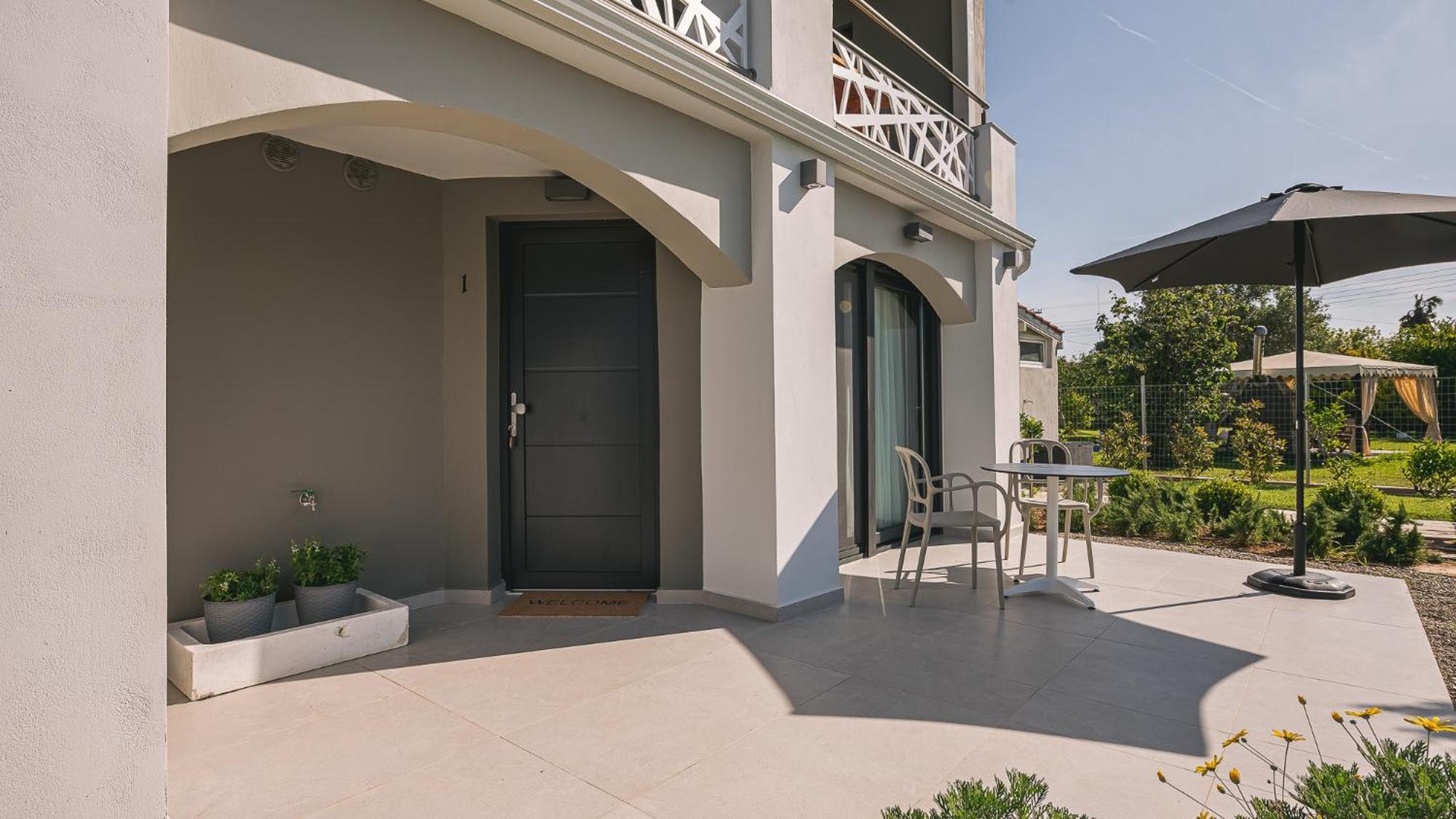 Electra Beachfront Suites, Nea Irakleia Exterior photo
