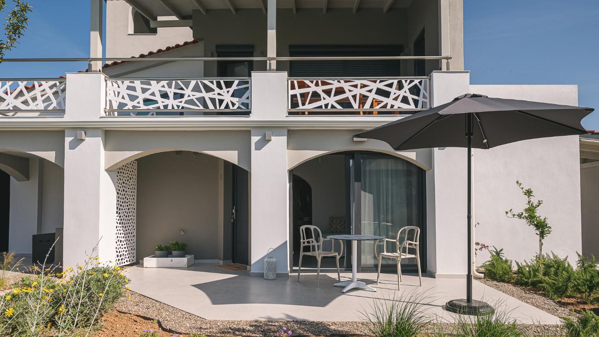 Electra Beachfront Suites, Nea Irakleia Exterior photo